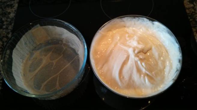 Pastís de formatge japonès, la crema i el motlle folrat