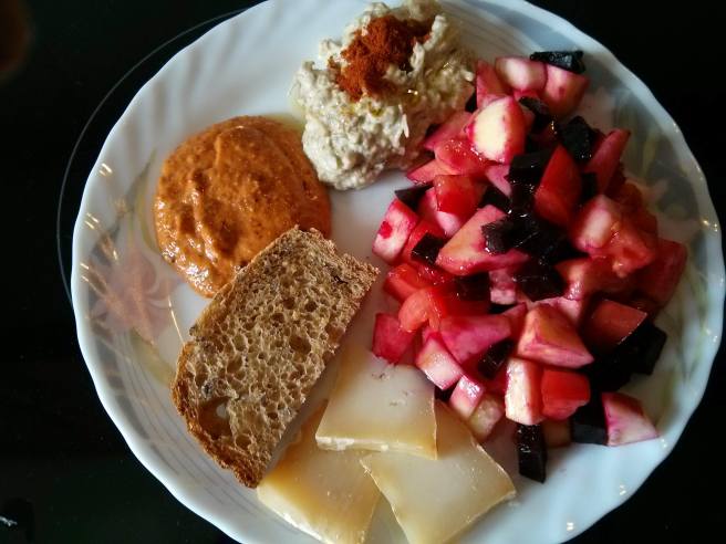 #Plat10: amanida, formatge, mutabal i romesco