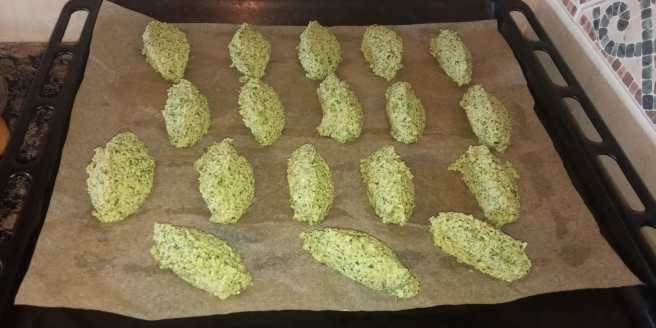 Falafel a punt d'entrar al forn
