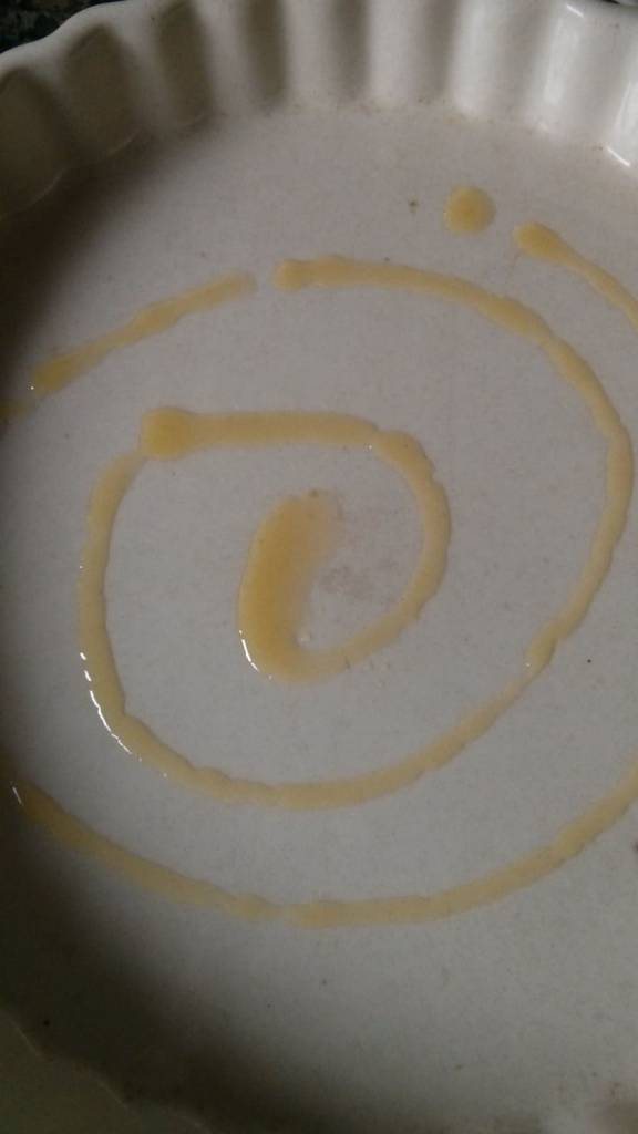 Pastís de poma "gluten free", posem oli al motlle