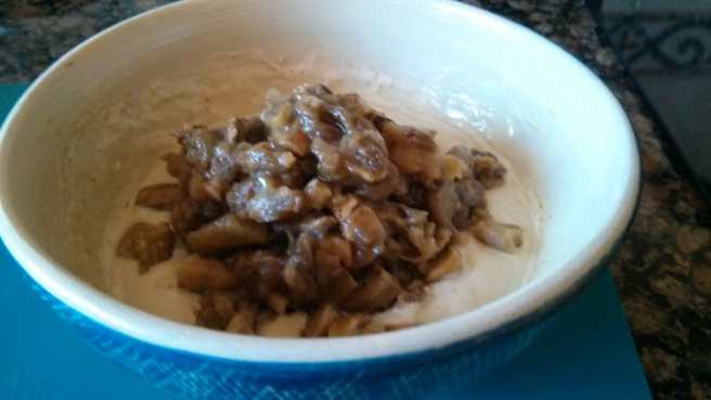 Alberginia escalivada esmicolada sobre salsa de tahina