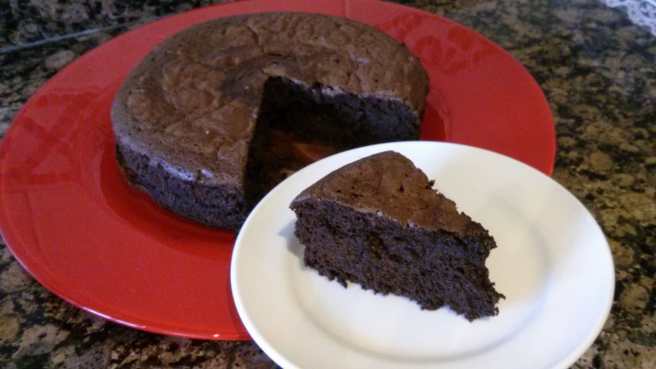 El pastís i el tall al plat