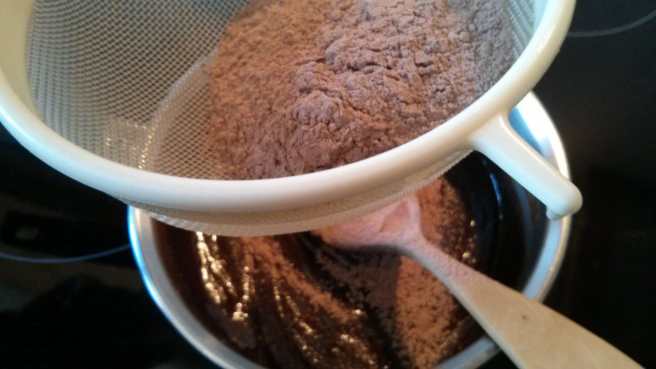 Incorporant la xocolata en pols