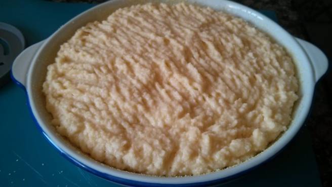 Pastís de poma i coco, la massa al motlle