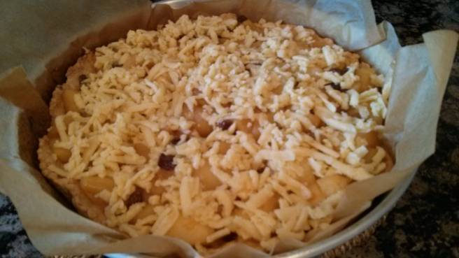 Pastís de pomes caramelitzades, cobrim amb la ratlladures de massa
